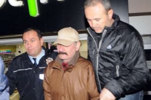 Emekli başkomiser oğlunu vurdu