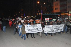 Eskişehir'de 'h&uuml;k&uuml;met istifa' y&uuml;r&uuml;y&uuml;ş&uuml;
