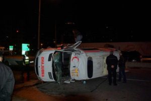 Yaralıları taşıyan ambulans kaza yaparsa...