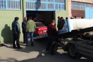 G&uuml;venlik g&uuml;&ccedil;lerinden ka&ccedil;maya &ccedil;alışırken...