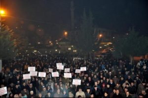 İl&ccedil;e olmak i&ccedil;in y&uuml;r&uuml;d&uuml;ler