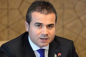 &Uuml;&ccedil; bakana s&uuml;rpriz
