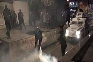 Kadık&ouml;y'de polis m&uuml;dahalesi!