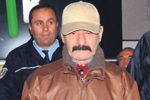 Oğlunu vurdu ambulansa kızdı