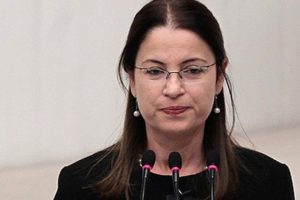 Ayşenur İslam'ın eşi bakın kim &ccedil;ıktı?