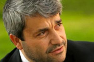 Nihat Erg&uuml;n: Ş&ouml;hret arzusu yoldan &ccedil;ıkarır