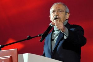 Kılı&ccedil;daroğlu canlı yayında konuşurken o twitterdan bombaladı