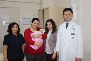Bir haftalık bebeği camiye bıraktı