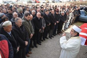 Polis memuru toprağa verildi