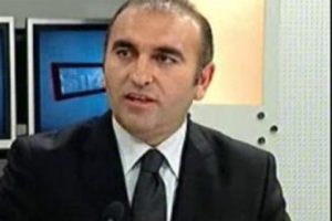 AK Parti yıpratılarak...