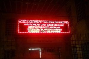 Kadık&ouml;y İskele Camisi'nde tepki &ccedil;eken pano
