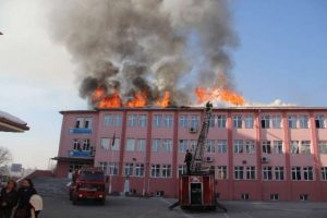 Pendik'te korkutan yangın