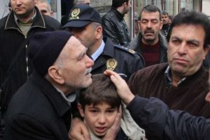 Polisin intihar ettiğini babasına s&ouml;yleyemediler