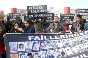 &Ouml;ğrenciler birbirine girdi
