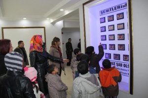 Polis ile &ouml;ğrenci kaynaşması