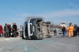&Uuml;niversite yolunda kaza