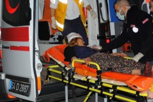 Birlikte yaşadığı kadını bacağından vurdu