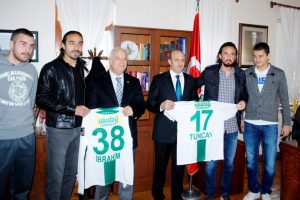 Bursasporlu futbolculara Mudanya'da b&uuml;y&uuml;k ilgi!