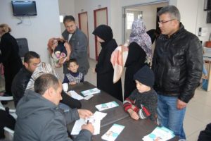 Suriyeli &ccedil;ocuklar aşılanıyor