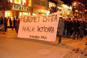 H&uuml;k&uuml;meti istifaya &ccedil;ağırdı