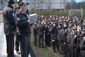 800 polisle m&uuml;lakat