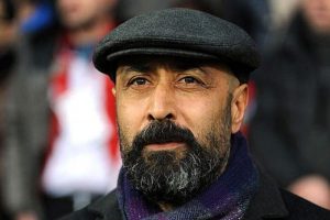 Karab&uuml;kspor'da &uuml;&ccedil; ayrılık, bir transfer