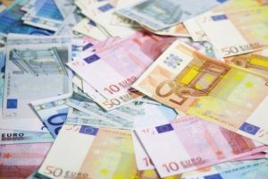 Dolar/euro g&uuml;ne b&ouml;yle başladı