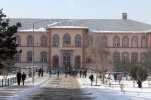 Okul &ouml;nlerinde bekleyenlere ceza