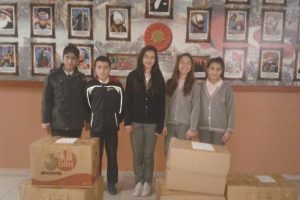 Gemlikli &ouml;ğrencilerden Bitlis'e yardım eli
