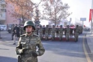Askeri &ouml;ğrenciler Atat&uuml;rk'&uuml; anmak i&ccedil;in koştu