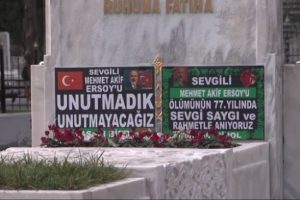 İstiklal şairi kabri başında anıldı
