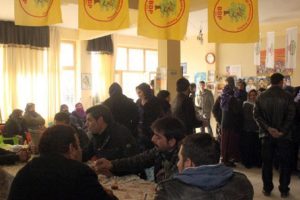 Adayı beğenmeyen BDP'liler belediyeye saldırdı!