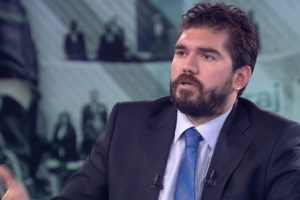 Cemaat b&ouml;l&uuml;nm&uuml;ş durumda