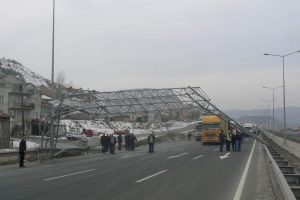 Bursa Eskişehir yolundaki kaza trafiği fel&ccedil; etti