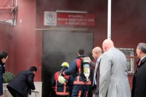 &Uuml;sk&uuml;dar'da yangın paniği