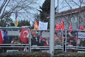 Havalimanı'nda Başbakan coşkusu
