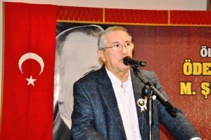 Ş&uuml;kr&uuml; Sara&ccedil;oğlu panelde anıldı