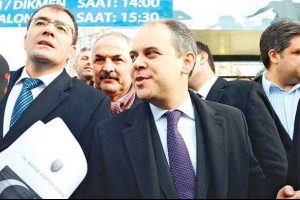 İlk kez vatandaşlarla buluştu