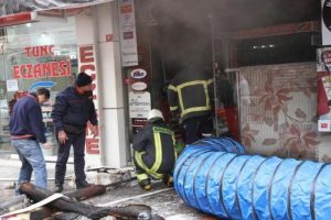 &Ccedil;ifte yangın y&uuml;rekleri ağza getirdi