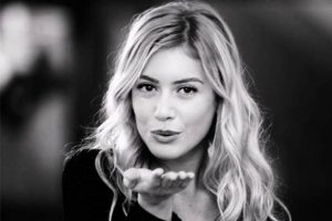 Sinem Kobal, ekranlara geri d&ouml;n&uuml;yor!