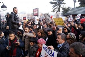 Ayakkabı kutularıyla protesto y&uuml;r&uuml;y&uuml;ş&uuml;