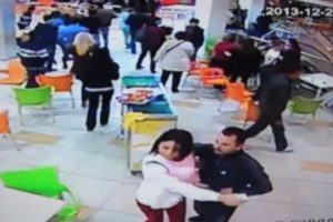 Depremde panik anı kamerada