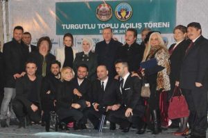 Başbakan'ın ger&ccedil;ekleştirdiği okul a&ccedil;ılışında, &uuml;nl&uuml;ler ge&ccedil;idi