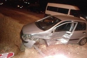 Eşini doğuma g&ouml;t&uuml;ren doktor kaza yaptı