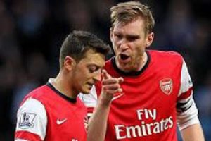 Mertesacker: Mesut &Ouml;zil ile aramızda sorun yok