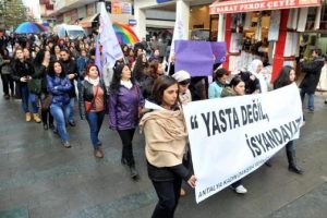 Kadın cinayetlerine 'dur' y&uuml;r&uuml;y&uuml;ş&uuml;