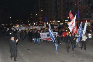 H&uuml;k&uuml;meti istifaya &ccedil;ağırdılar