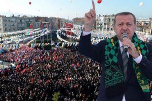 Kutu g&ouml;steren kadına g&ouml;zaltı