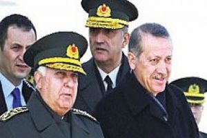 Karargah o 'kumpas' dosyalarını raftan indirdi