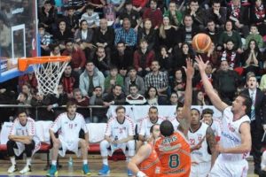 Banvit 2013'&uuml; lider bitirdi